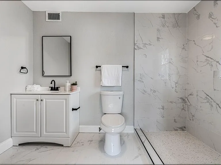 1090 Emerald Dr — Photo 15
