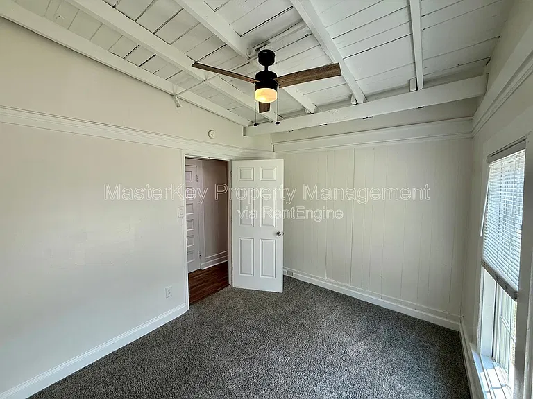 302 Raynor St #B — Photo 11