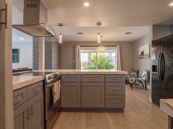 3rd image of 3821 Golf Ln