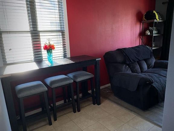 5th image of 1322 W 1st Pl