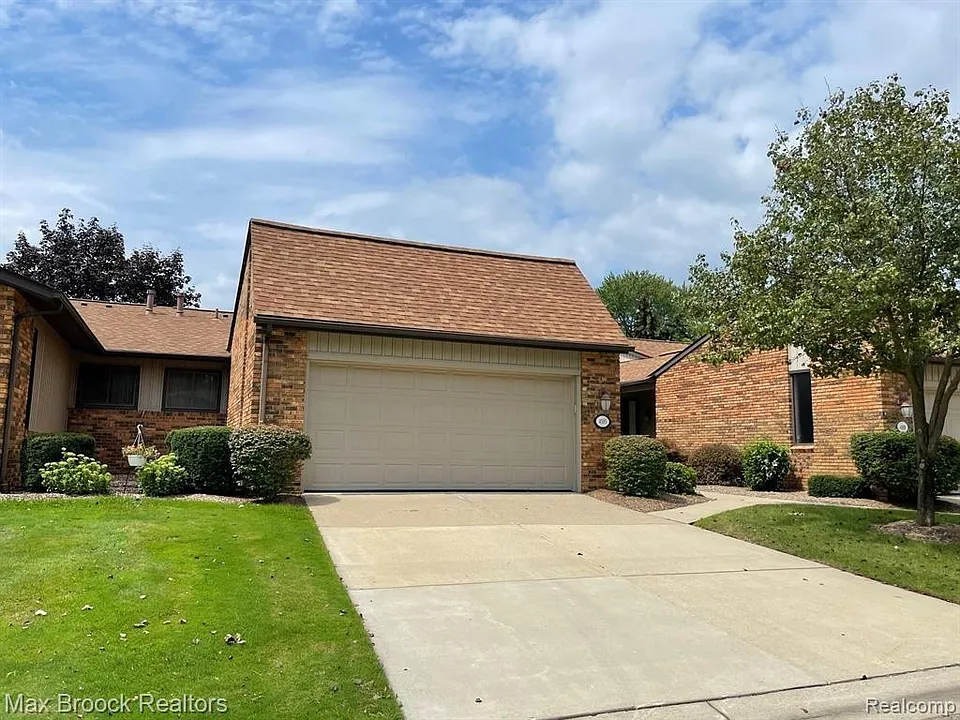 4585 Laurel Club Cir