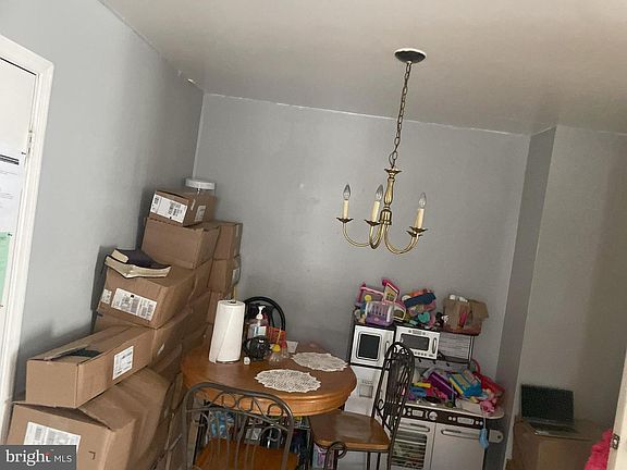 5th image of 32 N Wycombe Ave