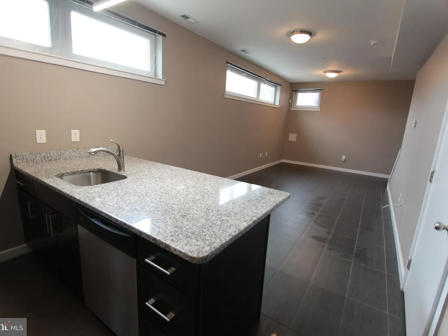 4 bed, 2489 sqft, $2,900 — Photo 4