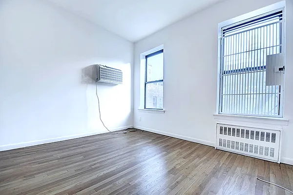 Rented by Urbane Brokerage | media 18