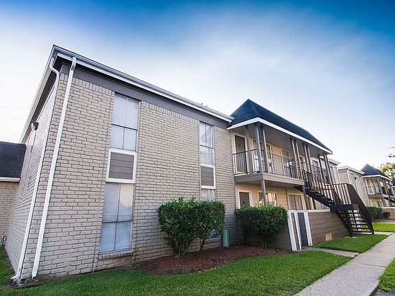 4th image of 6910 N Sam Houston Pkwy E #607