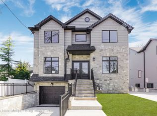 39 Highland Rd, Staten Island, NY 10308