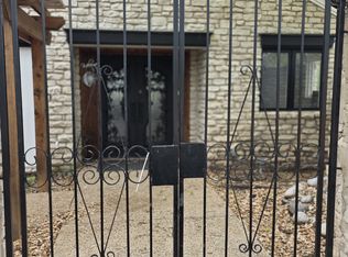 2 Lambert Ct, Granbury, TX 76048