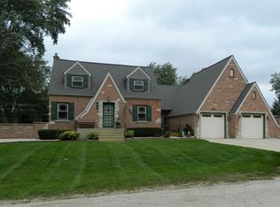 650 W Woodworth Pl, Roselle, IL 60172