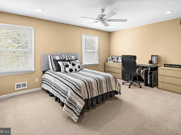 10 Huntington Dr, Princeton Junction, NJ 08550