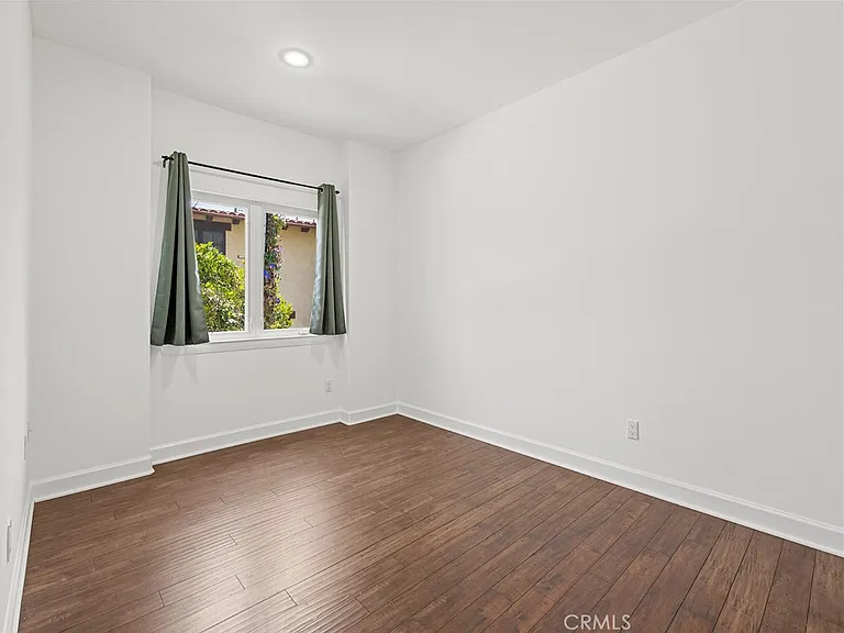 3210 N Ardmore Ave — Photo 41