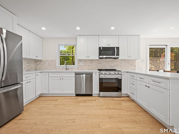 4th image of 22 Carrona Dr