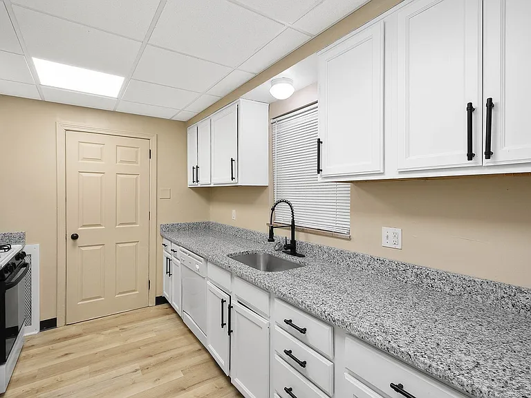 610 Brown Ave — Photo 12