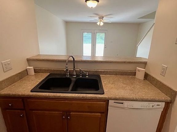 3rd image of 225 Mary Rose Ln