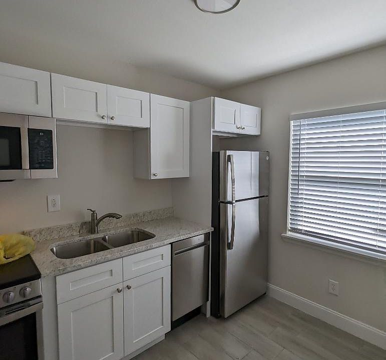 1st image of 2113 1/2 W North B St
