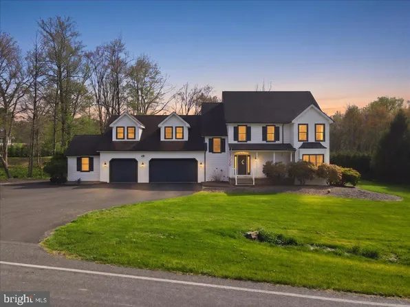 5556 Bridle Rd, Stroudsburg, PA 18360