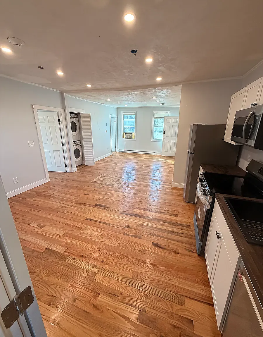 2 bed, 700 sqft, $1,740 — Photo 2