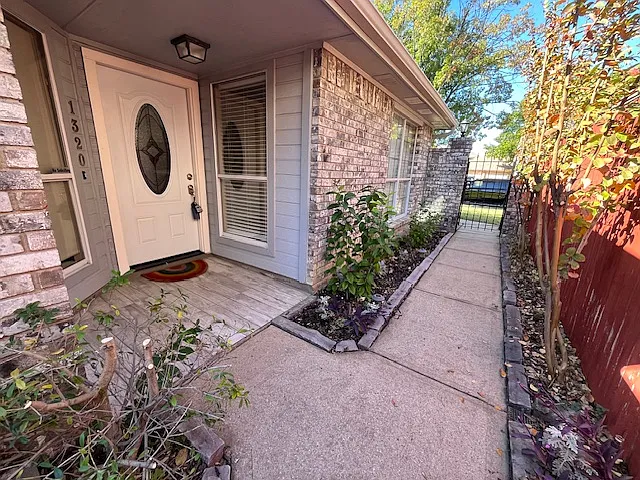 1320 Sheila Dr — Photo 14