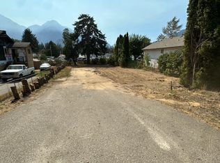 962 3rd Ave, Hope, BC V0X 1L4