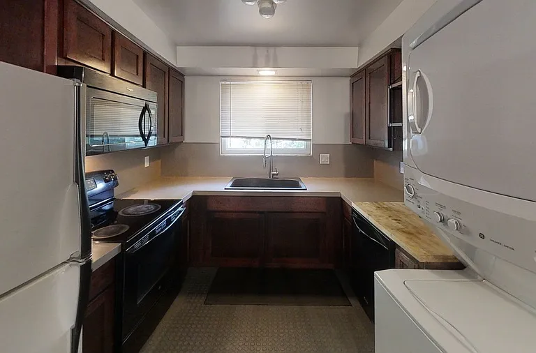 1546 Jones Dr #1546-1 — Photo 2