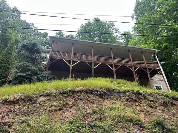 588 Mouzon Rd, Waynesville, NC 28785