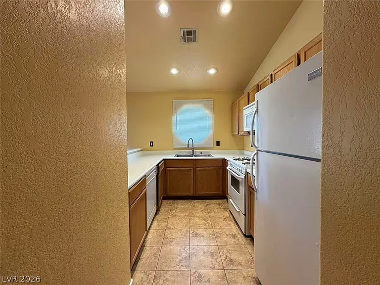 5072 S Rainbow Blvd #202 — Photo 11