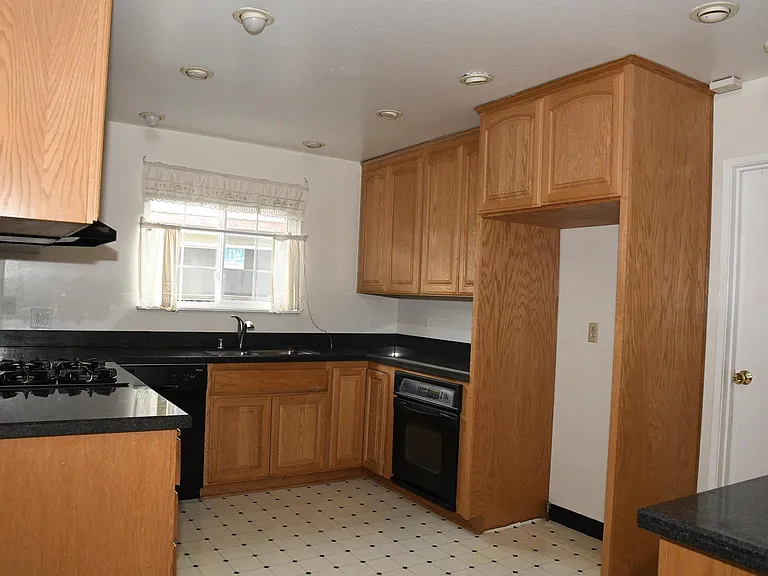 6385 Lillian Way — Photo 4