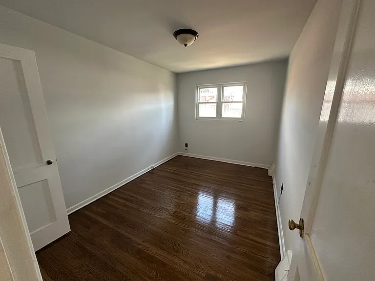 931 Burnside Rd — Photo 10