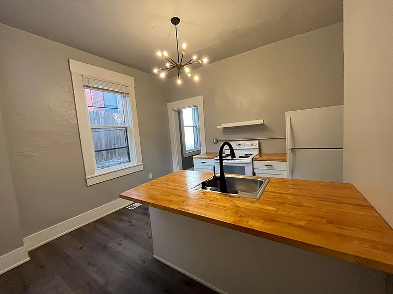 818 Main St — Photo 28