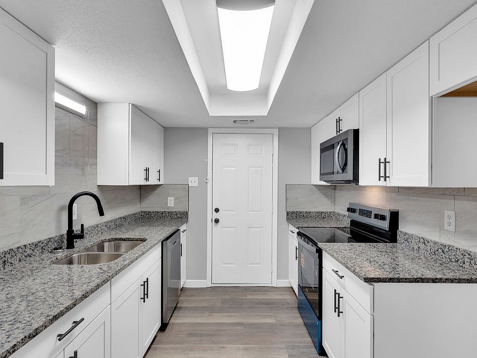 1st image of 125 W Mountain Creek Dr #16