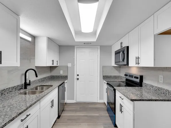 125 W Mountain Creek Dr #16, Grand Prairie, TX 75052