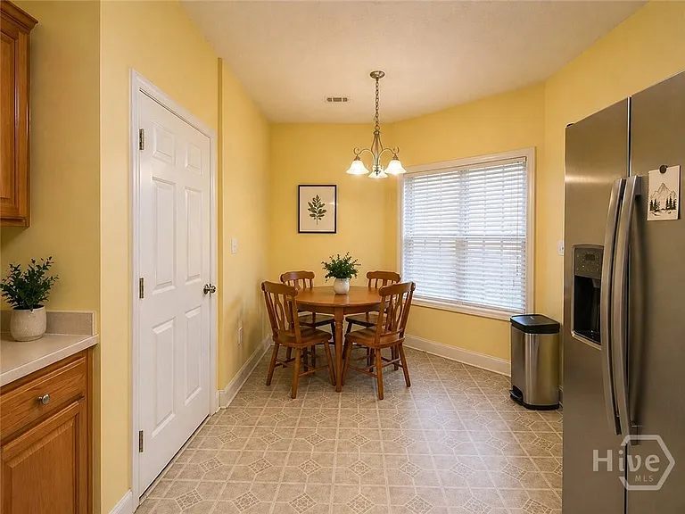 207 Wiltshire Dr — Photo 3