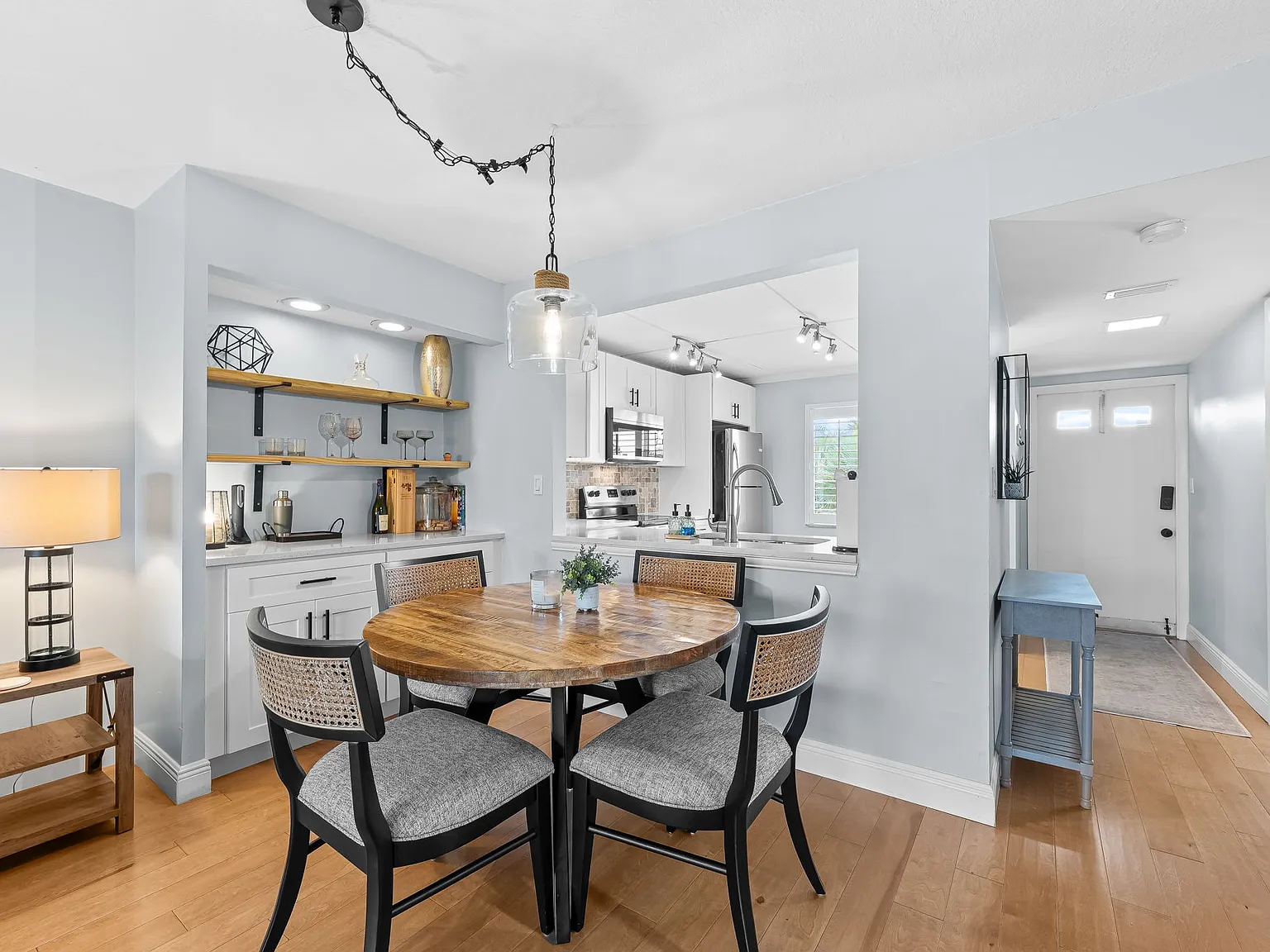 149 Palm Dr — Photo 3