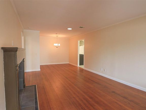 4th image of 4205 Lovell Ave