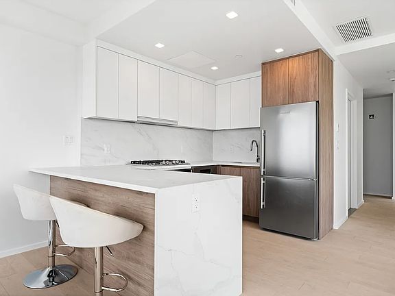 4th image of 2286 Cropsey Ave #11E