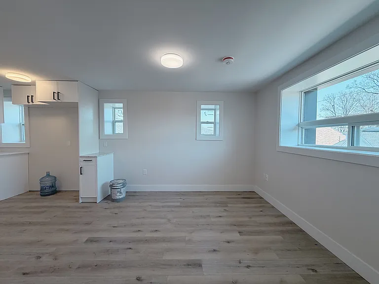 22 Grant Ave — Photo 2