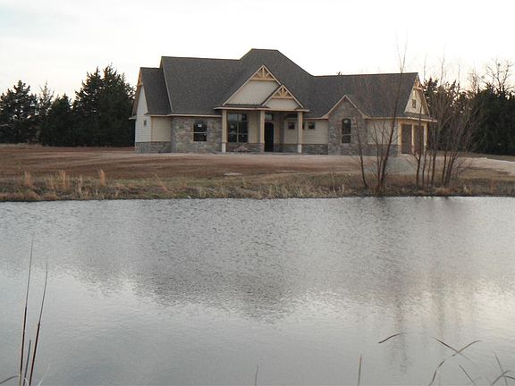 5th image of 70 Woody Ln