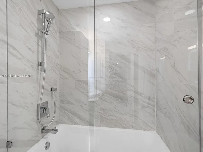 19144 Fisher Island Dr #19144 — Photo 16