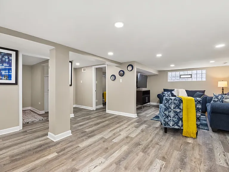 11429 S King Dr — Photo 7