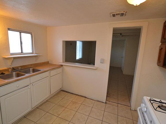 5th image of 138 W Columbia St #B