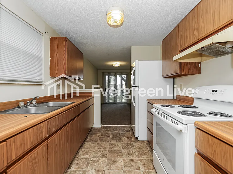 6493 Rolling Glen Dr — Photo 8