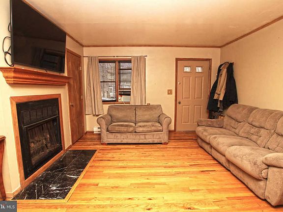 3rd image of 3519 Acorn Cir