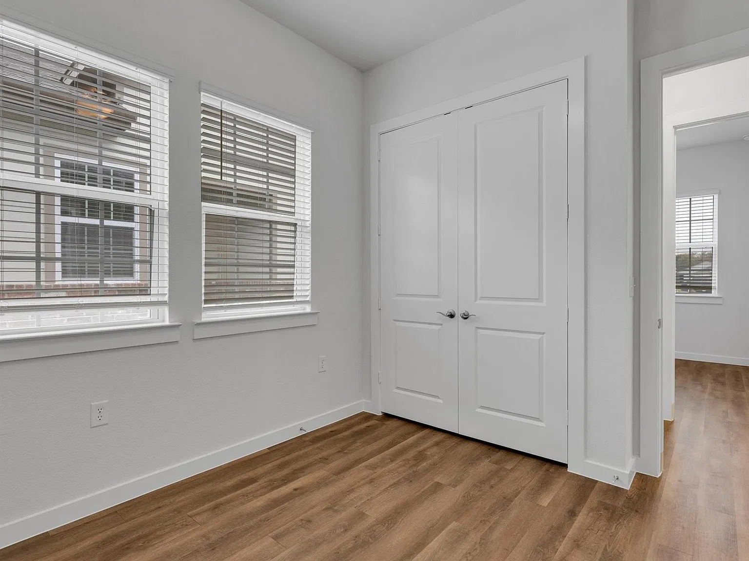 3 bed, 2.0 bath, 1078 sqft, $2,649 — Photo 4