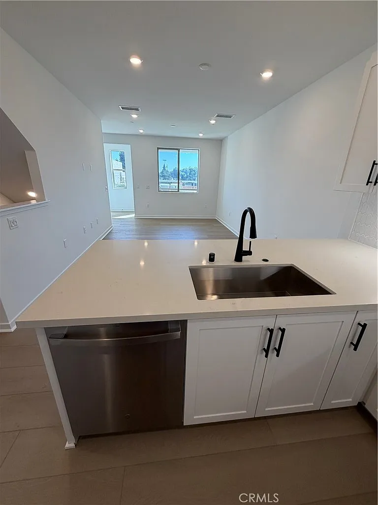 3 bed, 1543 sqft, $3,500 — Photo 4