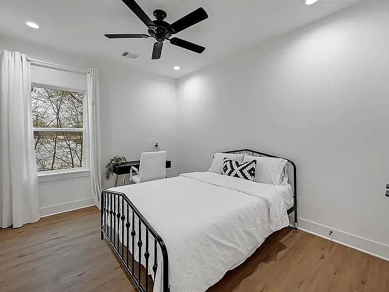 6814 Burkett St — Photo 19