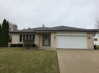 10S340 Suffield Dr, Downers Grove, IL