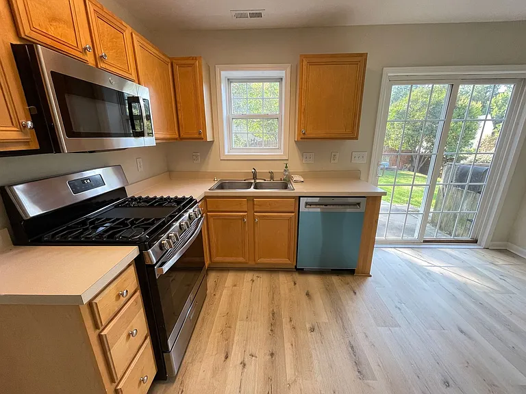 606 Ascott Way — Photo 12