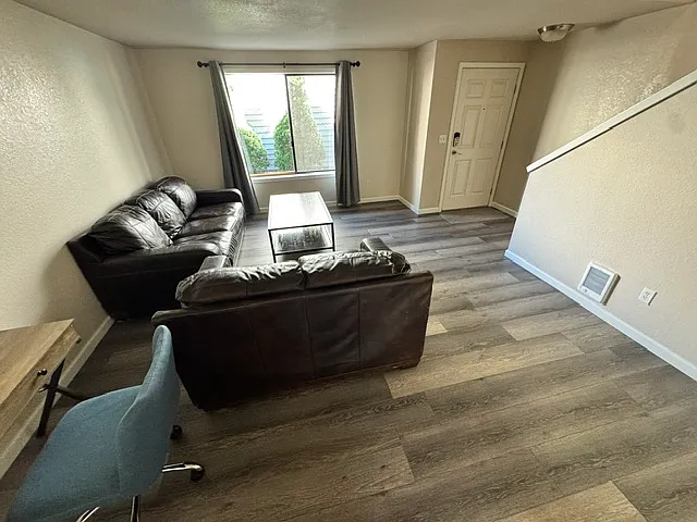 7810 Timber Hill Dr — Photo 2