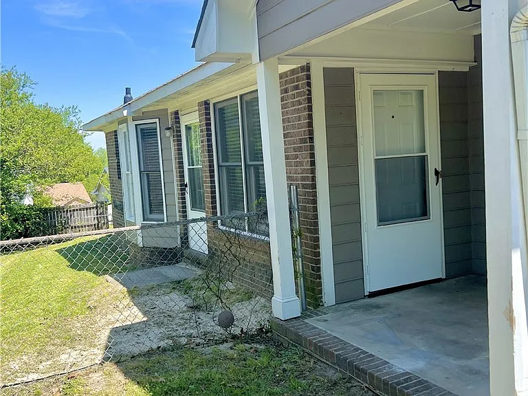 1703 Winnabow Dr — Photo 2