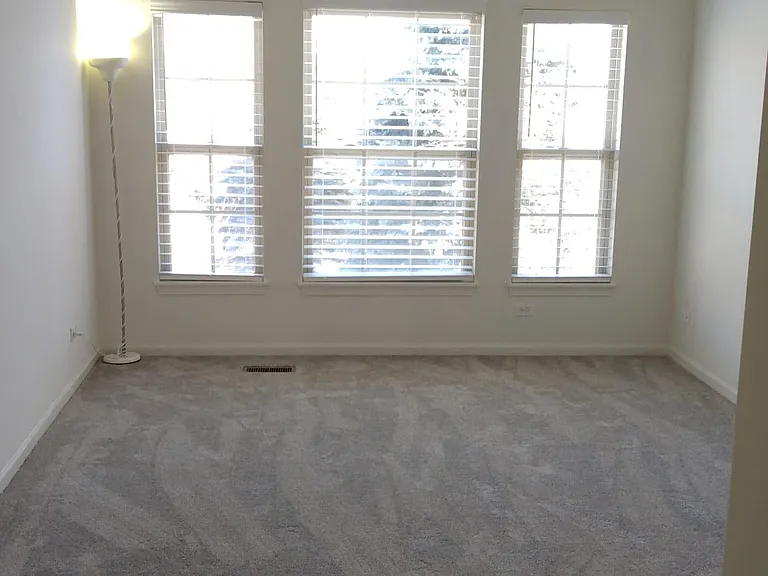 599 Prestwick Ln — Photo 6