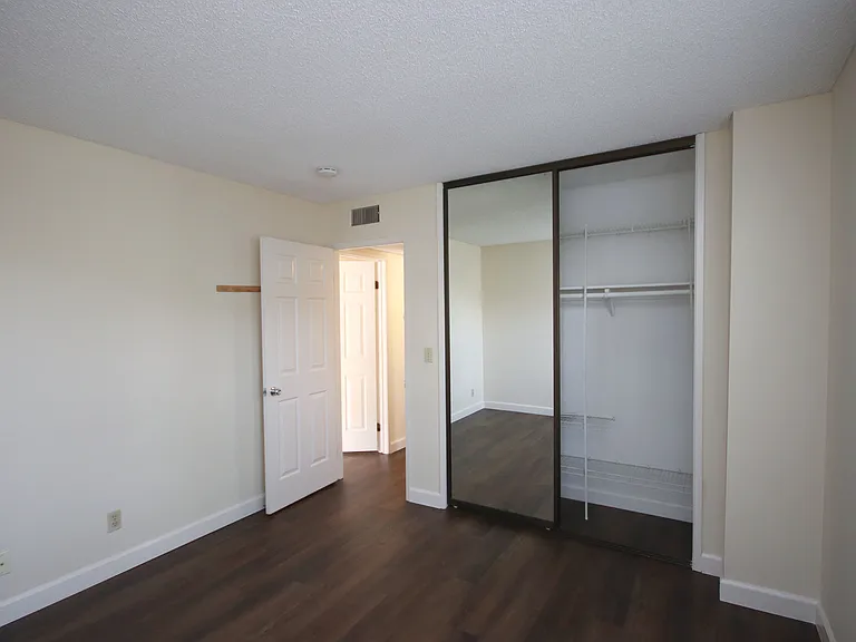 416 N Bushnell Ave #F — Photo 23